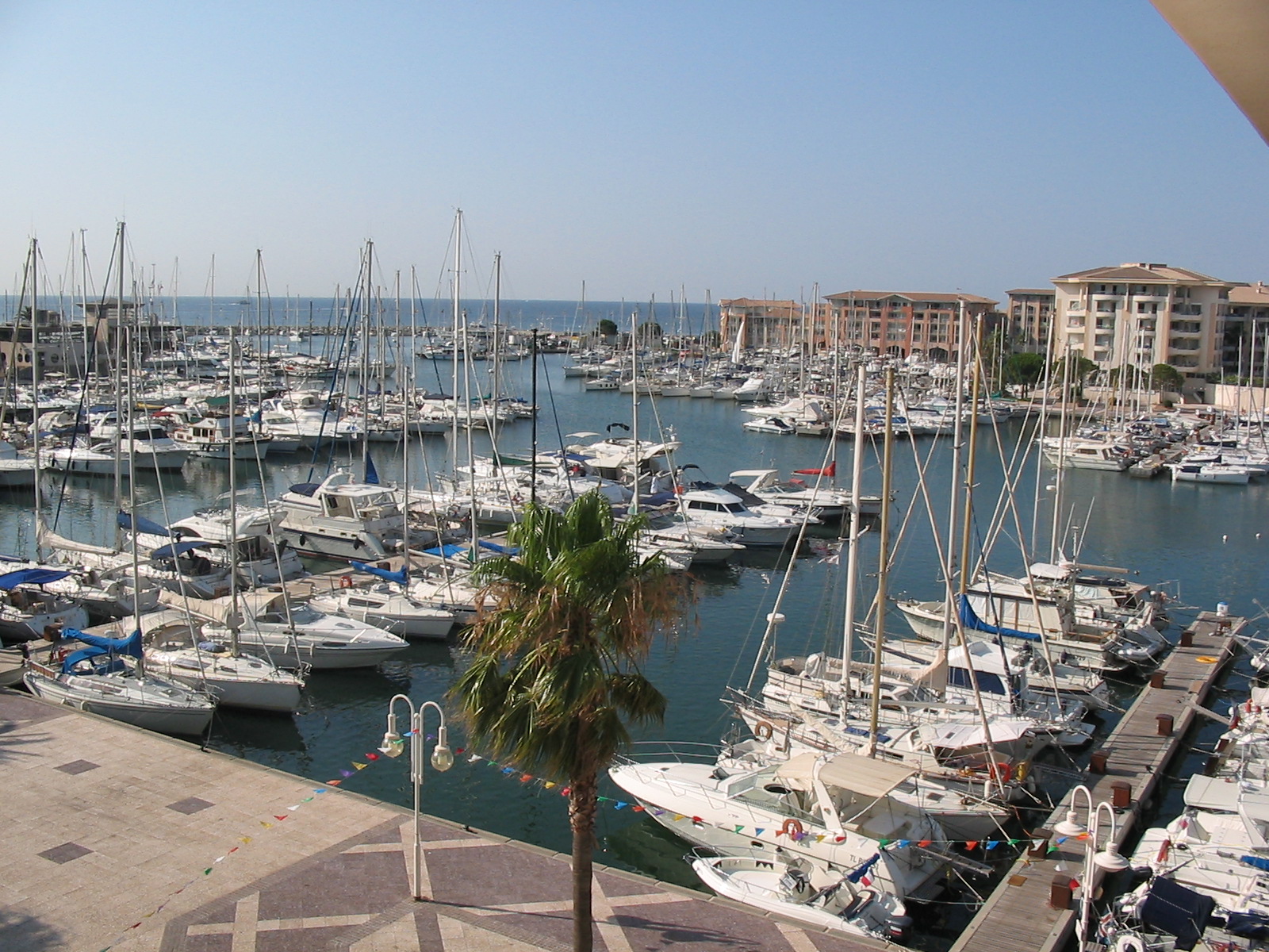 Débarras Fréjus, spécialiste du débarras de garage et local professionnel à Fréjus dans le Var